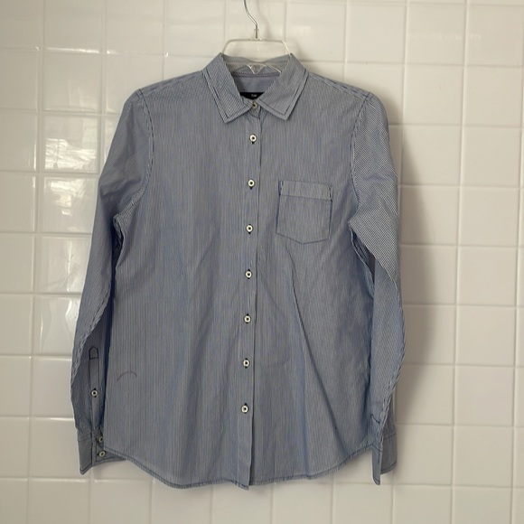Gap long sleeves, buttons downs shirt, size M. Striped blue and white. - Picture 3 of 16